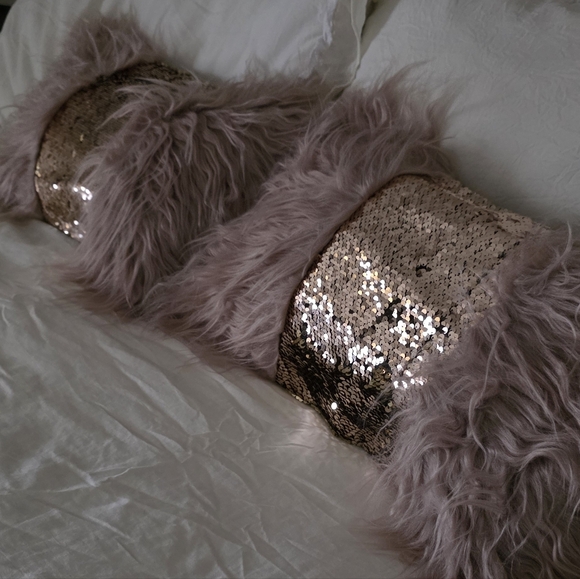 Other - Luxurious Pink Sequin and Fur Throw Pillows 12x19